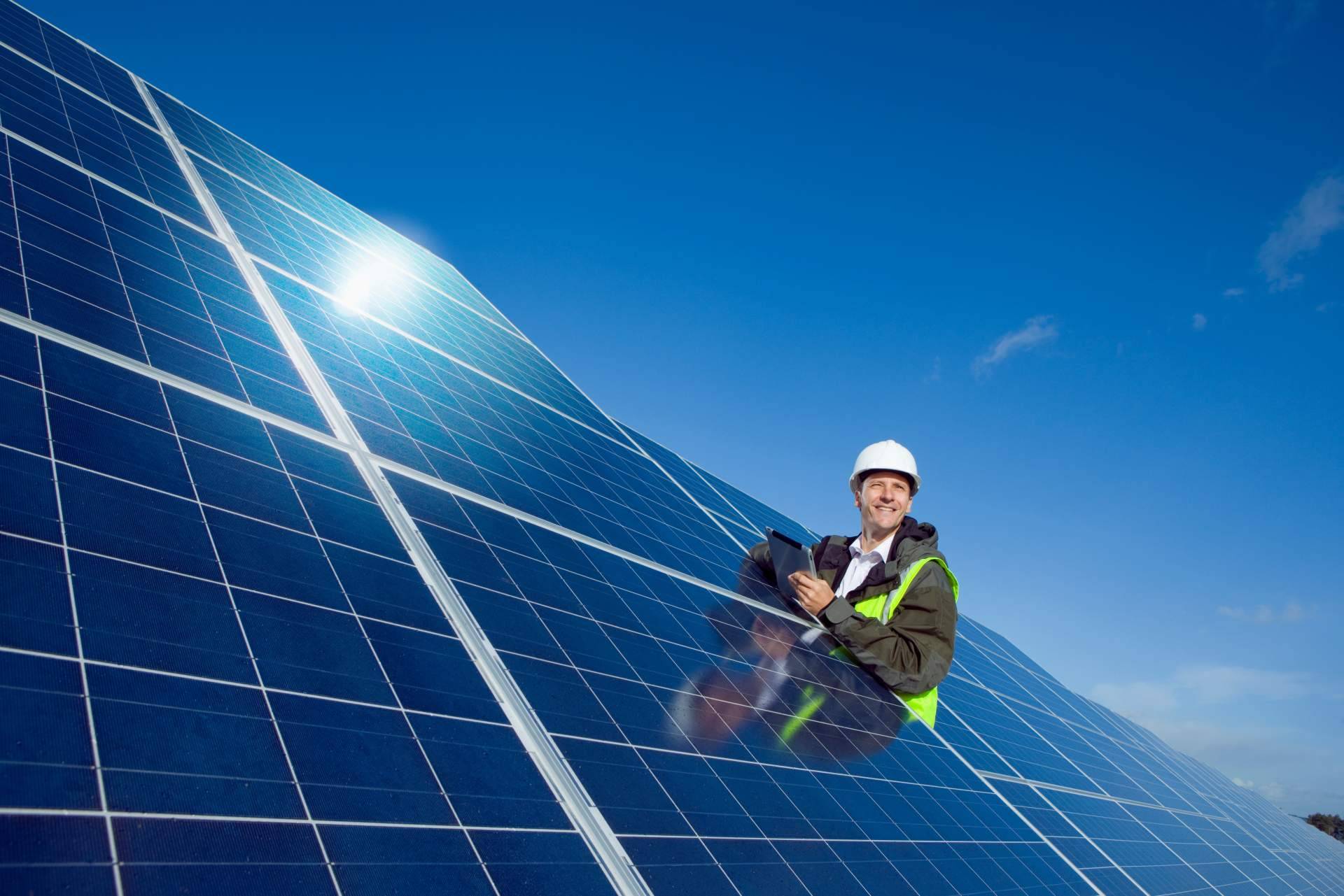 Módulos fotovoltaicos para profesionales y paneles solares, con Solomnia