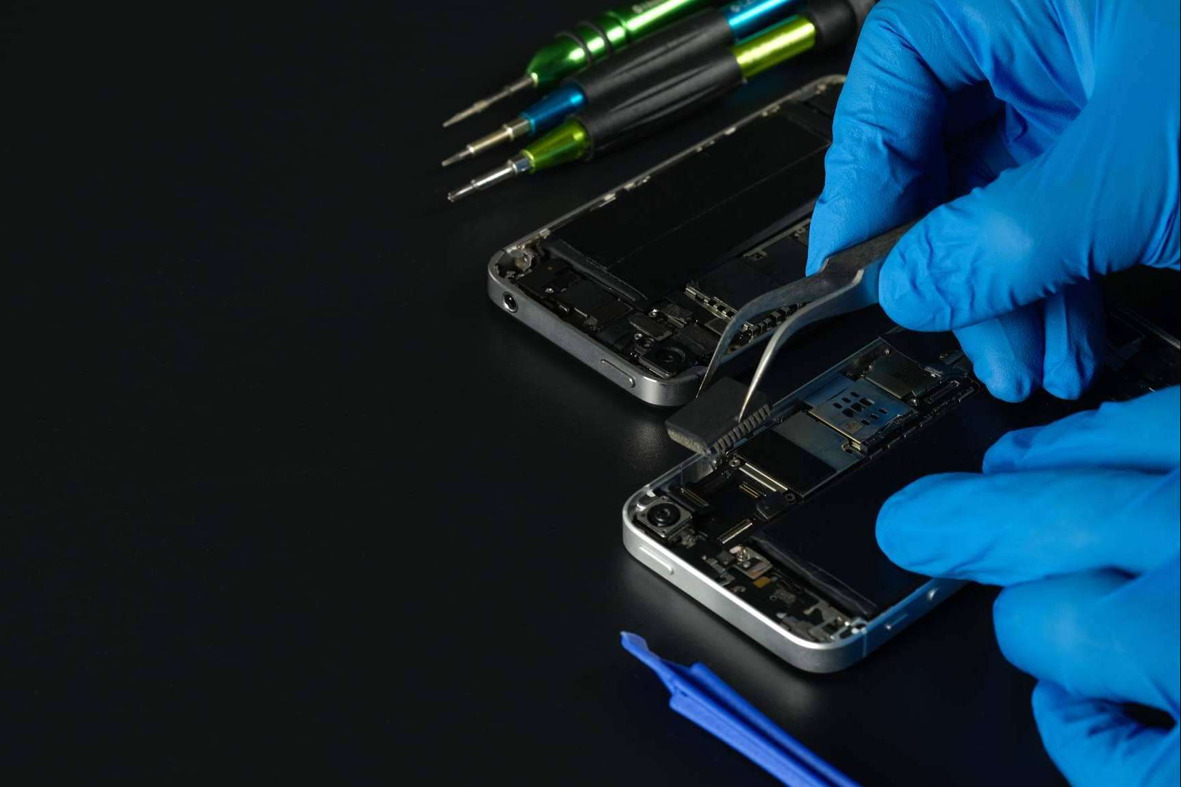 Repararación de iPhones con repuestos originales, de la mano de Doctor Móviles