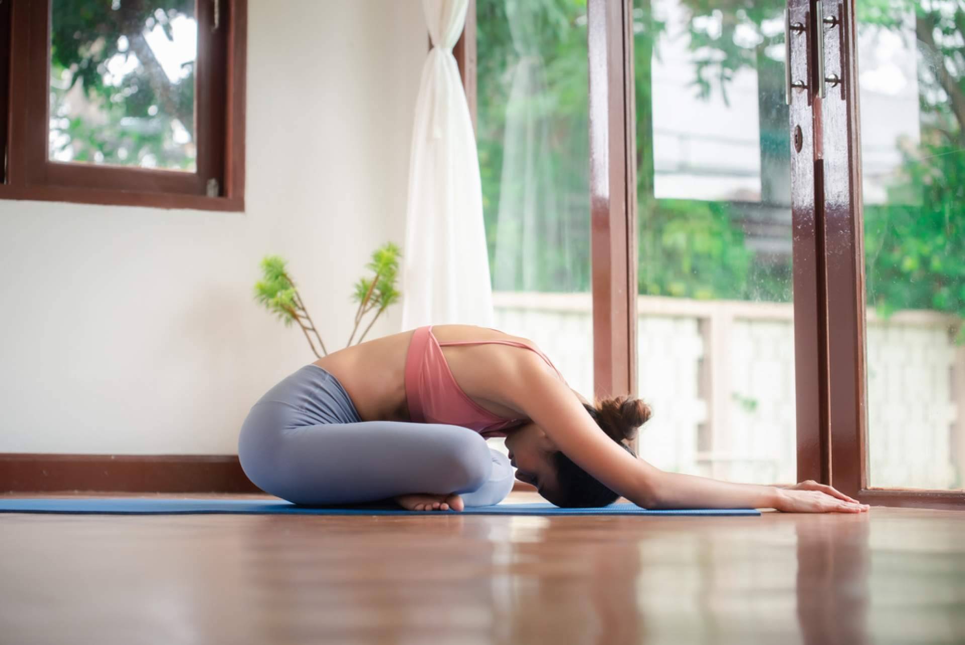 ¿Cuáles son los beneficios del yoga terapéutico?, con Shakandi
