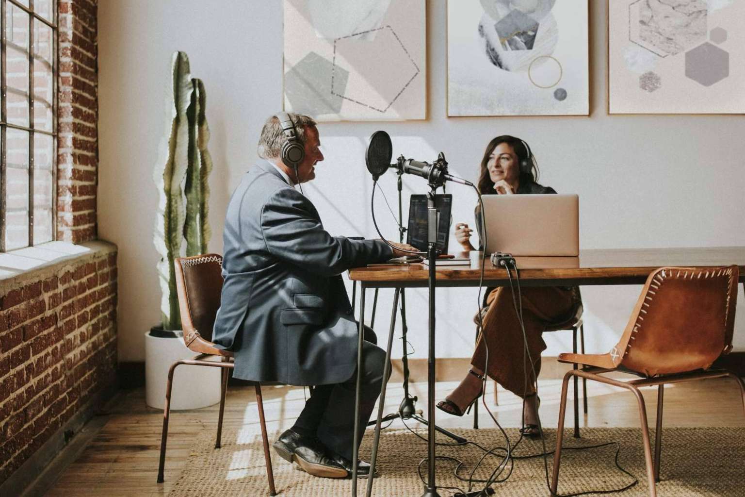 La importancia de las entrevistas en pódcasts para construir su autoridad y credibilidad