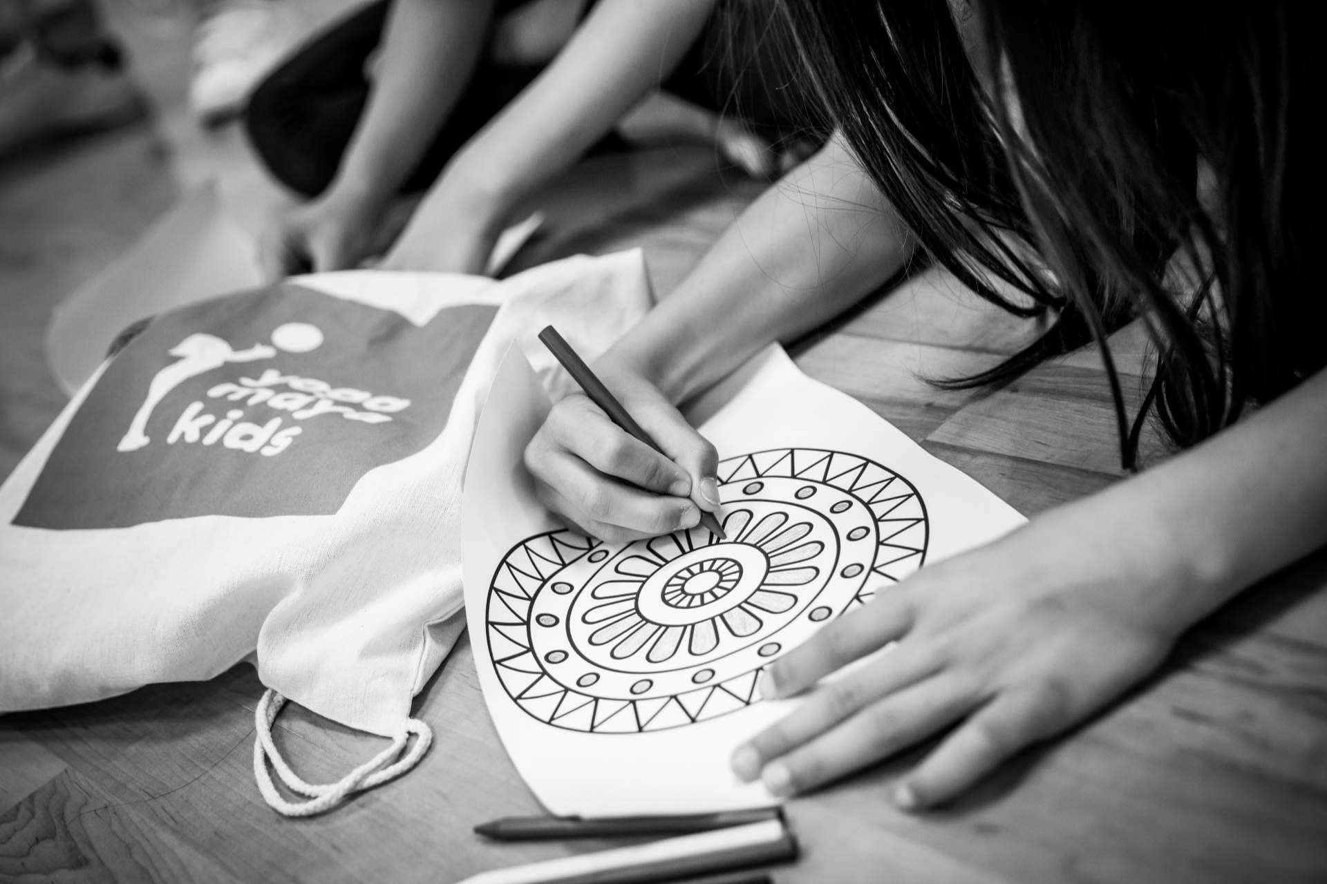 Los beneficios de implementar la práctica del yoga en las escuelas