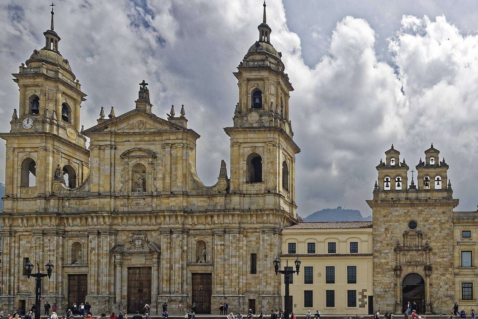 Transfers & Tours para descubrir los tesoros naturales y culturales de Colombia