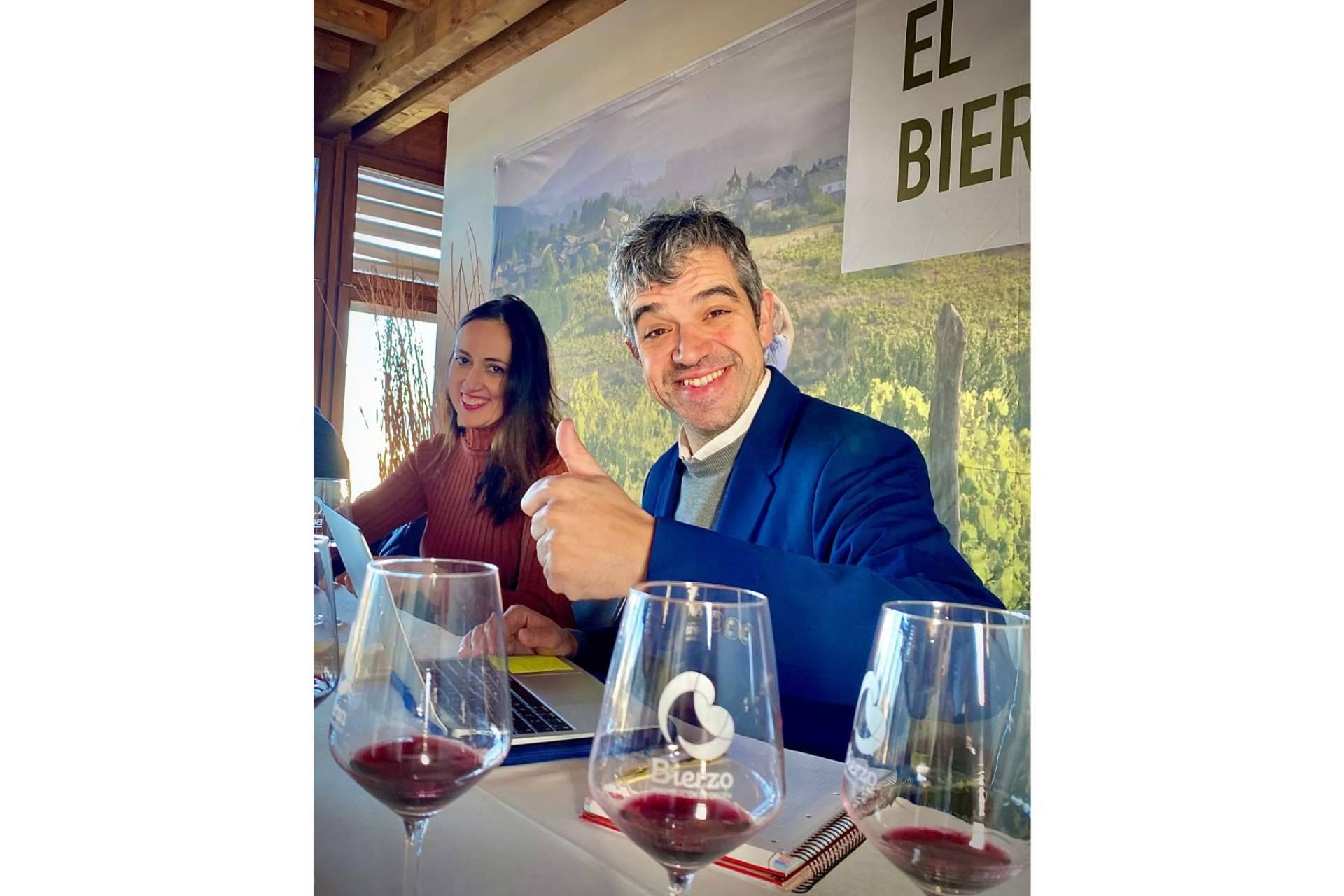 Ferran Centelles valora muy positivamente la clasificación de viñedo y protagoniza dos catas a ciegas en el Bierzo