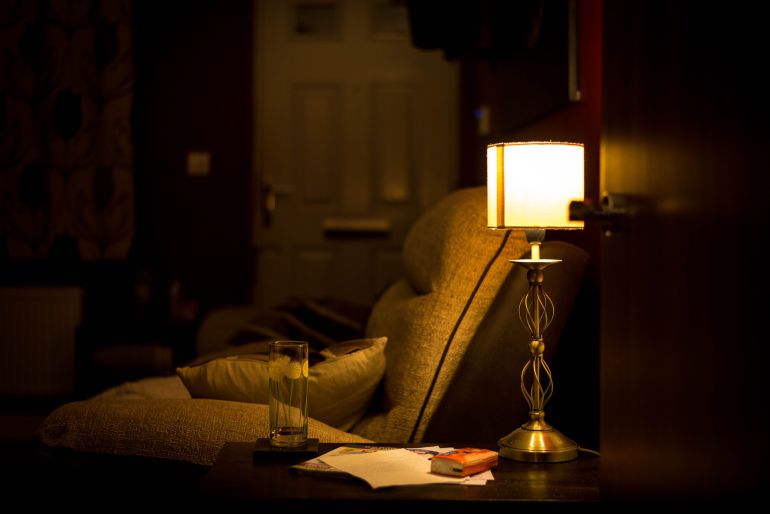 Cómo solicitar el bono social de luz sin morir en el intento