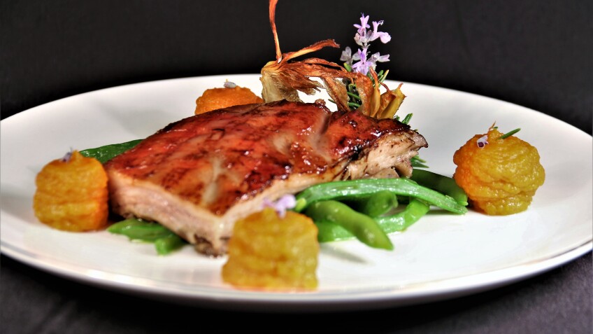 Kiko Moya y su cochinillo confitado con puré de calabaza y nueces
