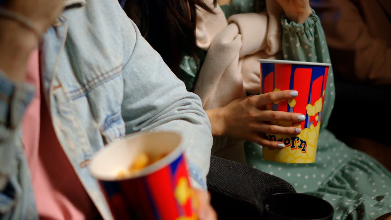 ¿Te pueden impedir la entrada en el cine con tus propias palomitas?