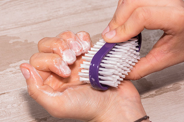 Cómo hacer crecer unas uñas largas y fuertes usando bicarbonato