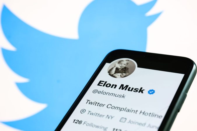 Elon Musk se ríe en twitter del despido de San Altman