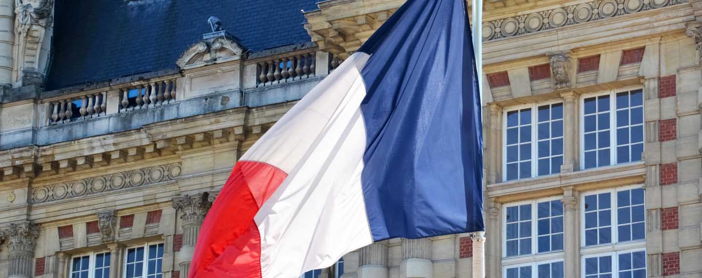 Francia estudia subir los impuestos a las grandes empresas