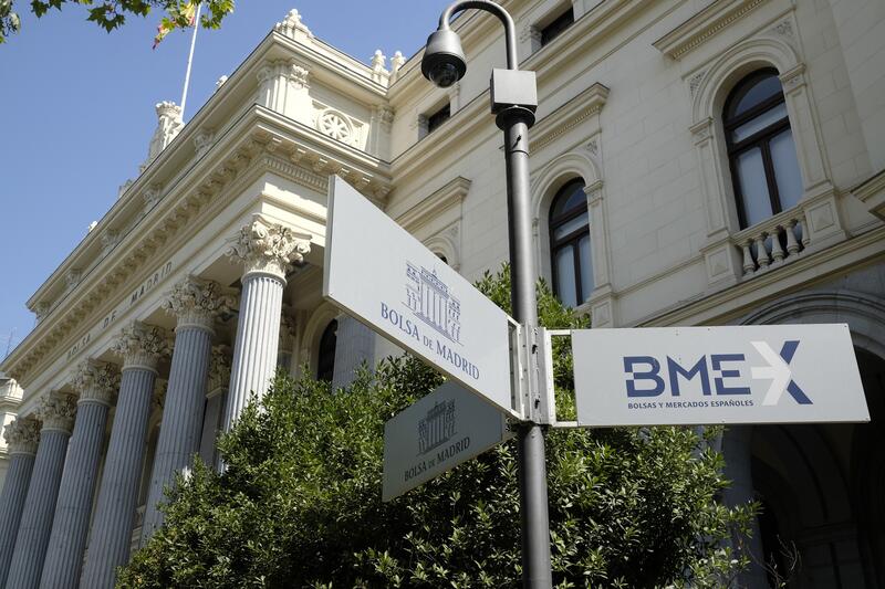 El Ibex 35 cae un 0,2% en la apertura, pero aguanta los 9.200 puntos, con el petróleo disparado