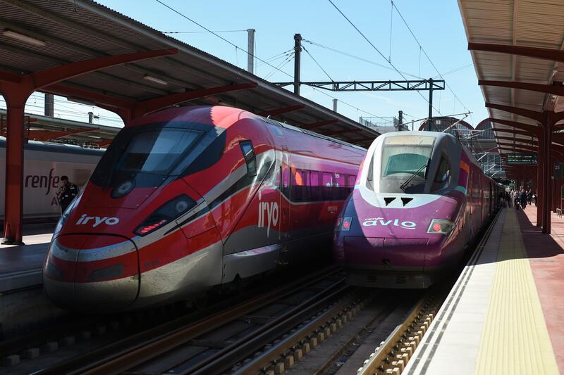 Más de 2.000 trenes circularán hoy y mañana en plena operación salida de Semana Santa