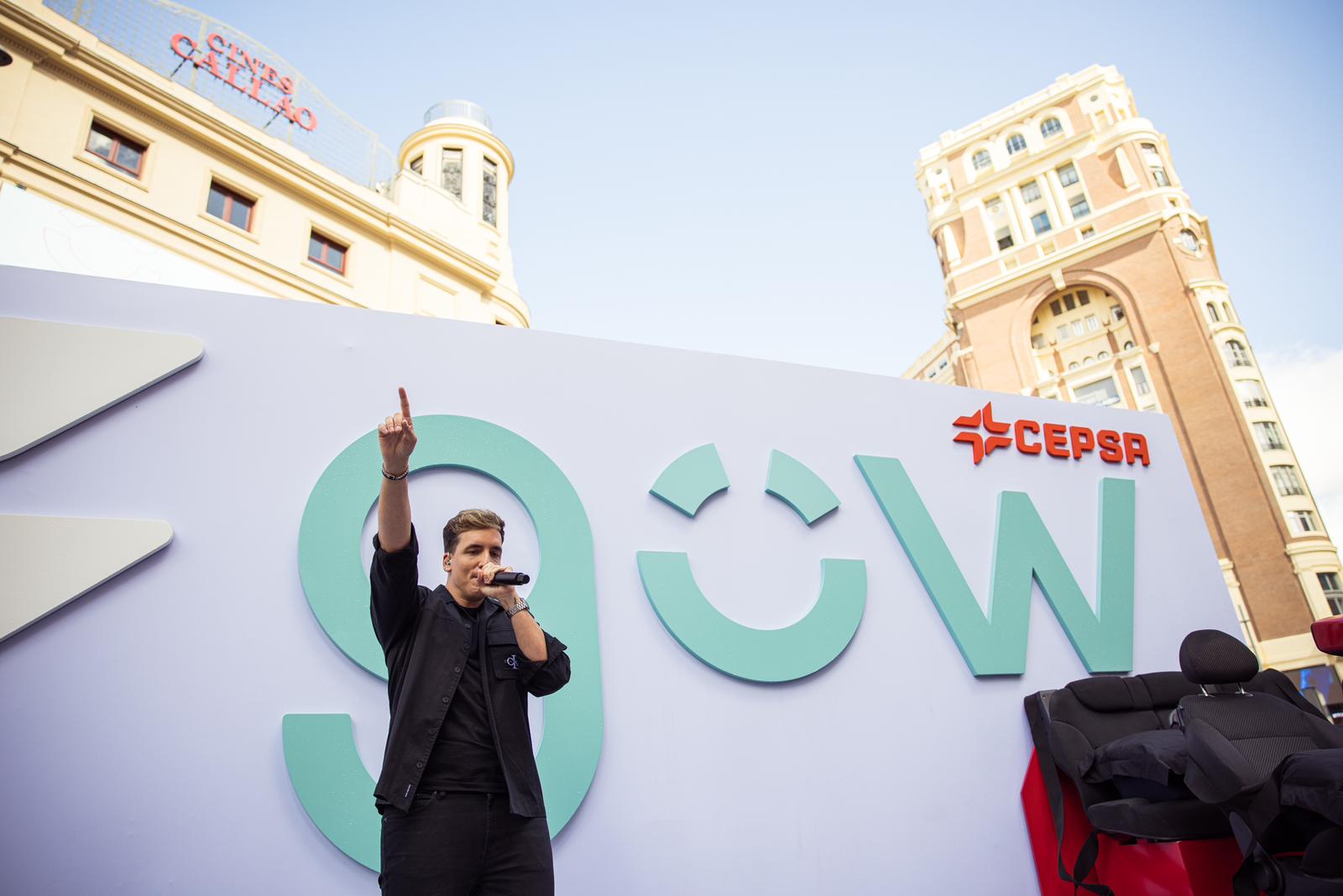 El 74% de los españoles confiesa cantar en el coche, según un estudio de Cepsa GOW