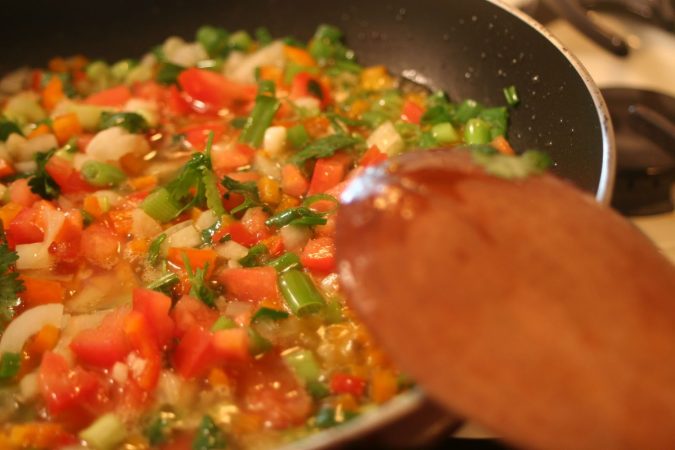 Cocina el sofrito de verduras