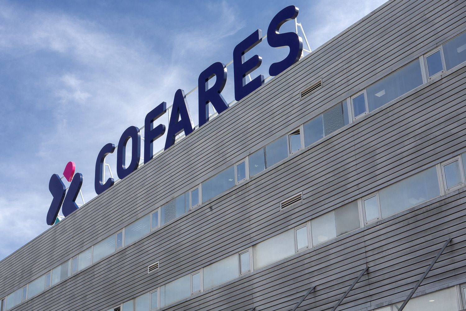 Cofares acuerda con el Gobierno Vasco luchar contra el desabastecimiento de medicamentos en la región