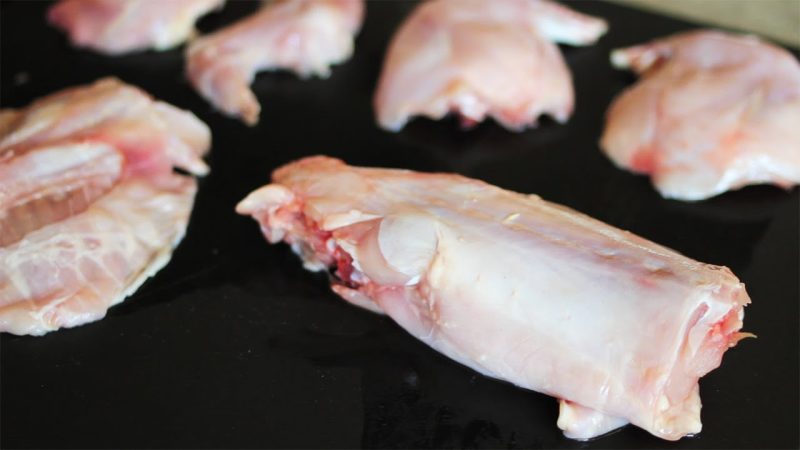 Corta el conejo en trozos iguales