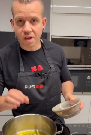 Dabiz Muñoz cierra el debate sobre el aceite y cocer pasta 3 Merca2.es Dabiz Muñoz explica por qué echa aceite a la pasta