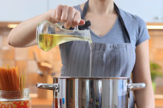 Dabiz Muñoz cierra el debate sobre el aceite y cocer pasta 4 Merca2.es Echar aceite a la pasta Merca2.es