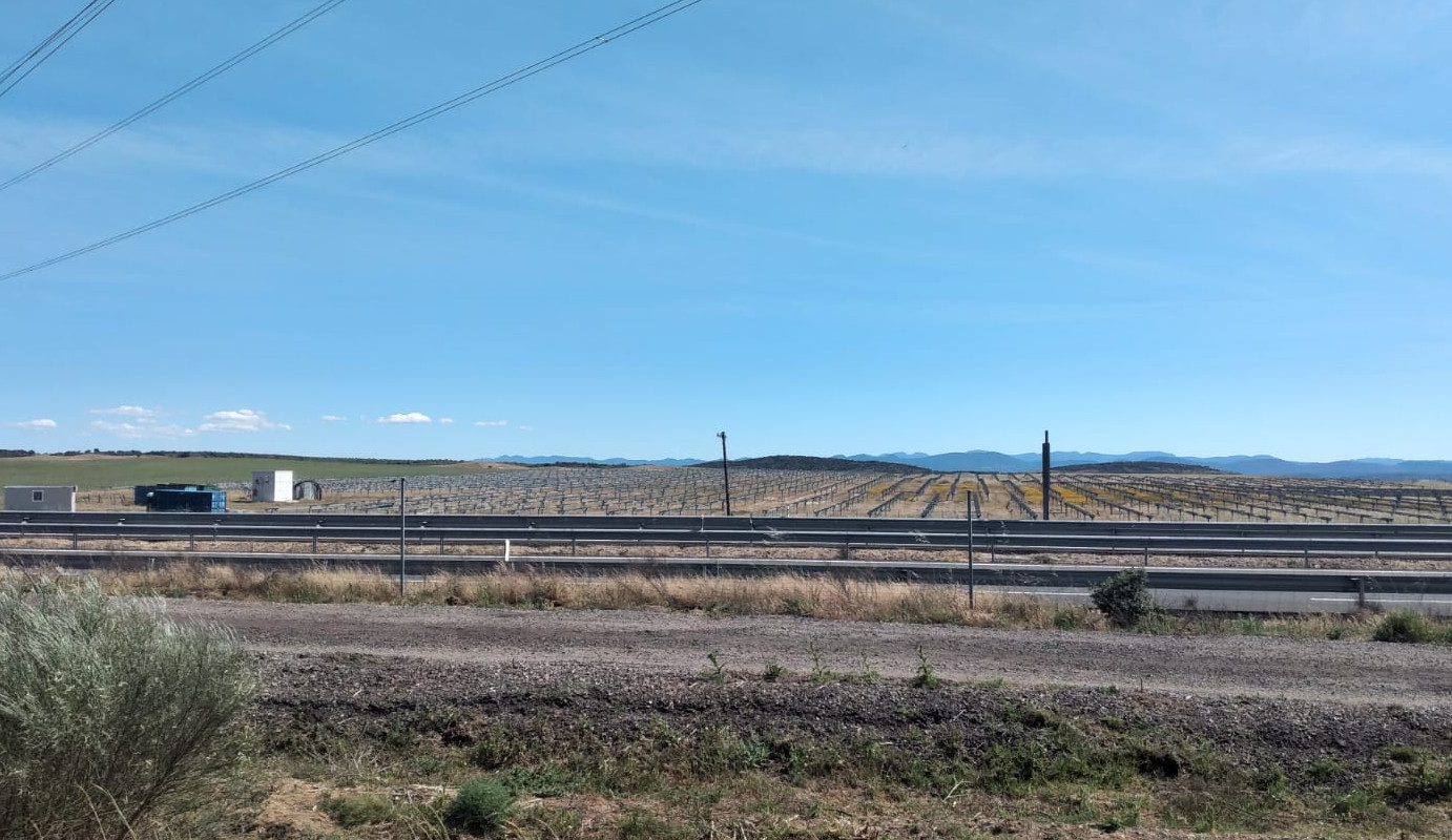 La joya de la corona de EiDF: un parque fotovoltaico sin placas y con deudas