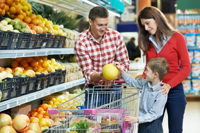 Familia de compras en Mercadona