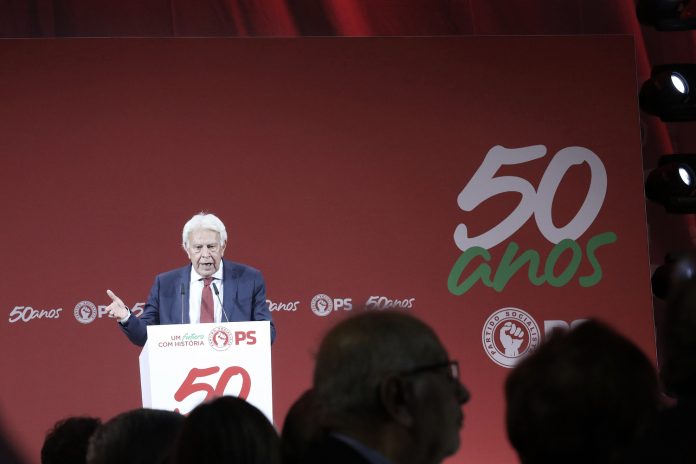 Felipe González durante su intervención. Fuente Twitter Partido Socialista Portgués