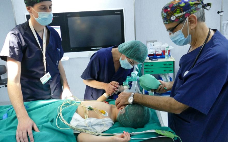 La cirugía del frenillo lingual en bebés mejora la dinámica de succión y deglución