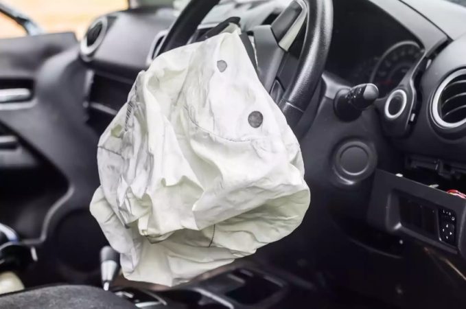 ¿Qué hacer si tu coche tiene un airbag fabricado por Takata?