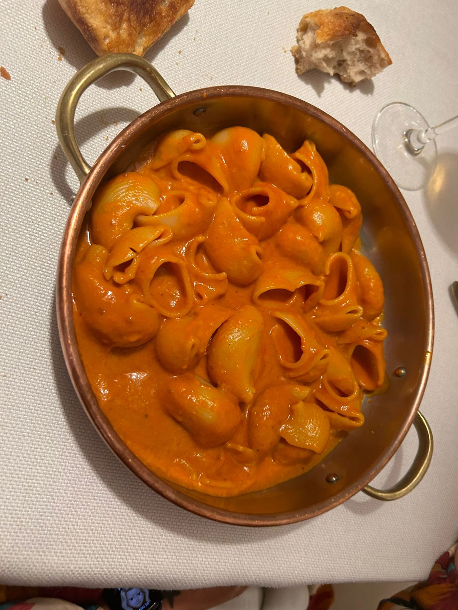 Bibo Marbella: Pasta al vodka pero con el vodka tan reducido que es pasta con tomate y lo recomiendan como plato infantil.