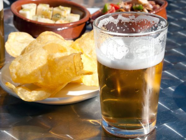 Patatas fritas y caña