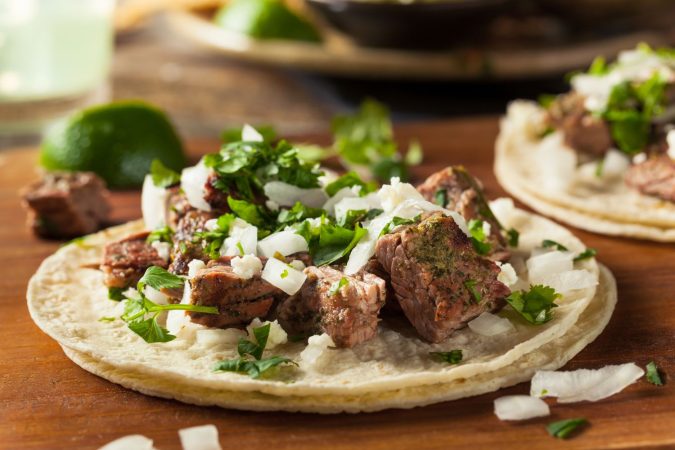 Sirve los tacos y disfrútalos