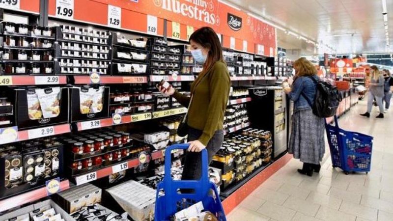 Oferta de alimentos listos para consumir en supermercados
