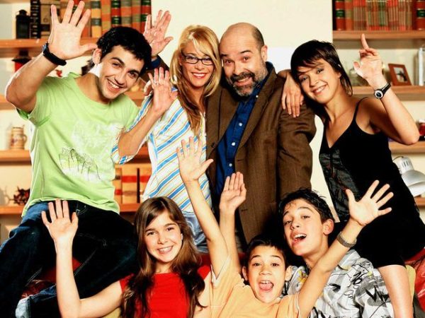 Telecinco anuncia el reencuentro de un fenómeno español de hace 15 años 6 Merca2.es ¡Prepárate para revivir las aventuras y desventuras de la familia más famosa de la televisión española!