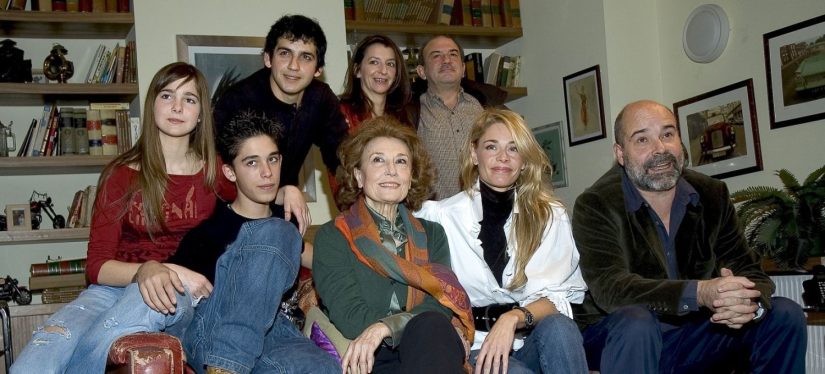 Telecinco anuncia el reencuentro de un fenómeno español de hace 15 años 8 Merca2.es "Así, Uno más Uno son 20": un homenaje a la generación televisiva