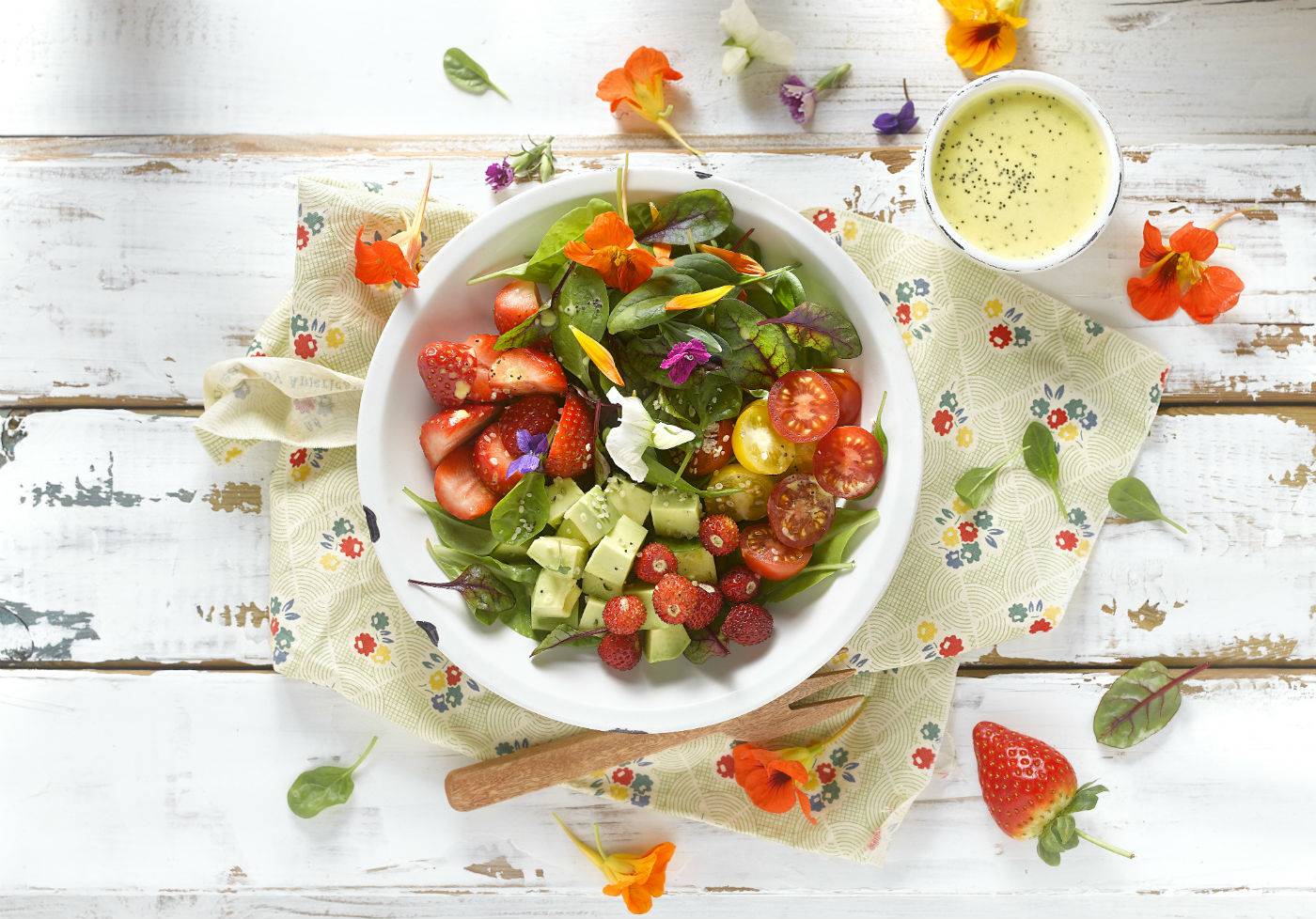 Disfruta esta increíble receta con verduras y frutas de temporada rápida y sana