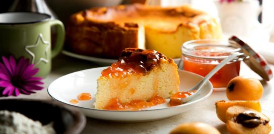Tarta de queso con mermelada de níspero