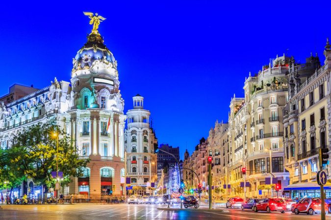 Viajar en Madrid y visitar la Gran Vía puede ser una gran experiencia