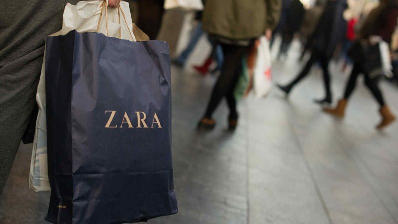 El vestido de punto de Zara que arrasa entre las fashionistas