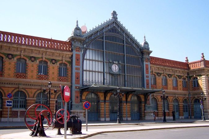 Estas son las estaciones de tren más bonitas e impresionantes de España Almeria-675x450