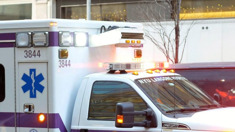 Esta es la nueva normativa de la DGT que ayudará a salvar miles y miles de vidas 5 Merca2.es ambulancias