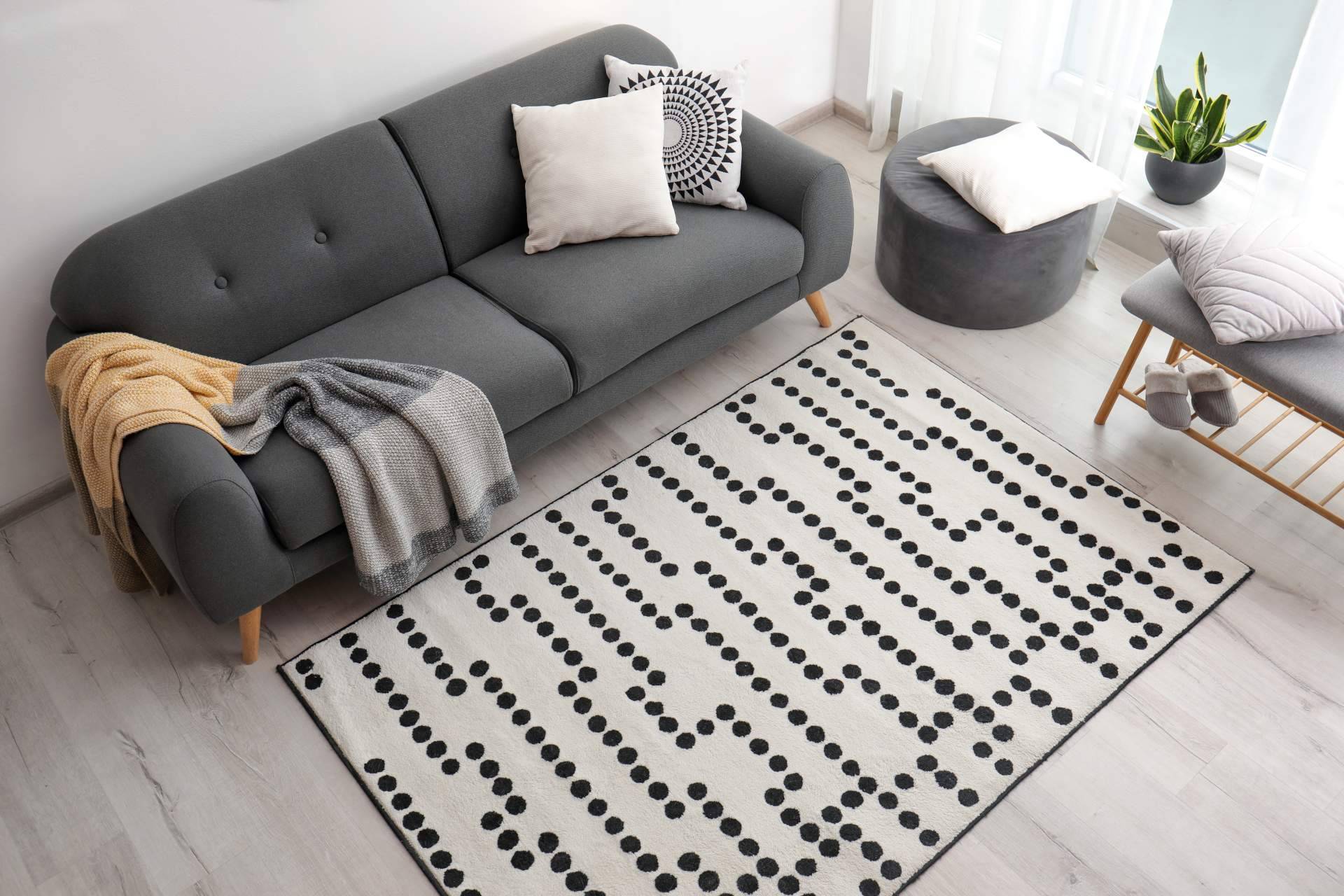 Alfombras y Cortinas explica cómo combinan las alfombras en los estilos decorativos de una casa