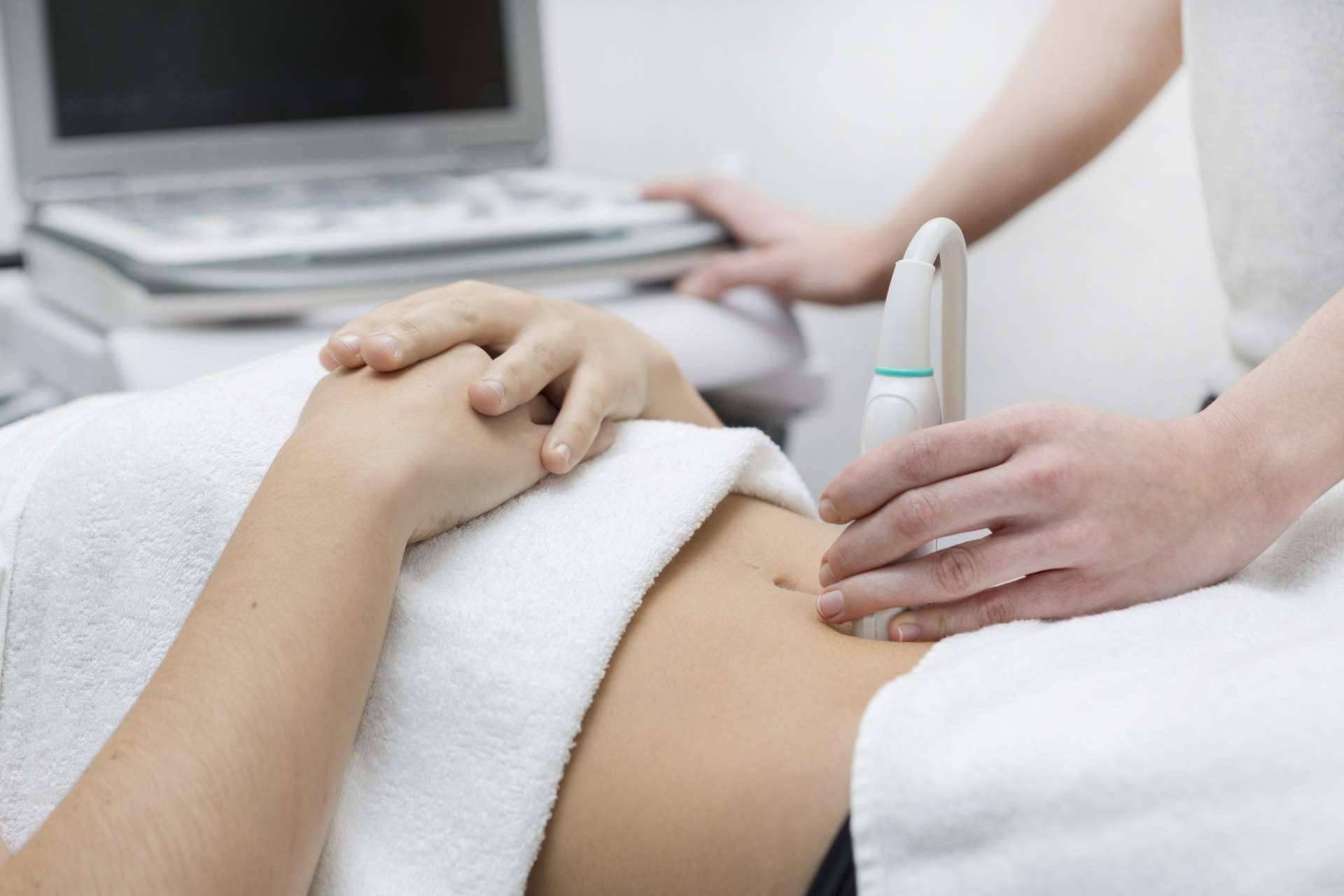 Desgarro muscular abdominal, síntomas y soluciones con fisioterapia