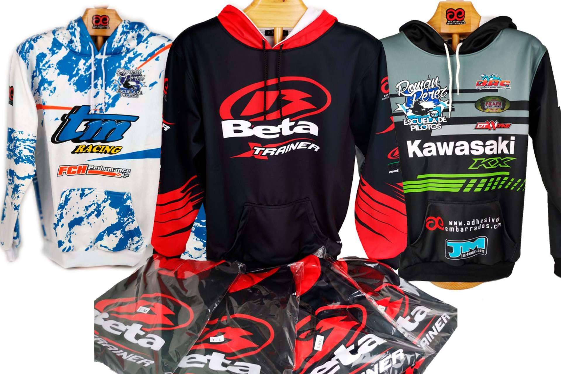 ADHESIVOSEMBARRADOS dispone de modelos de sudaderas personalizadas para moto