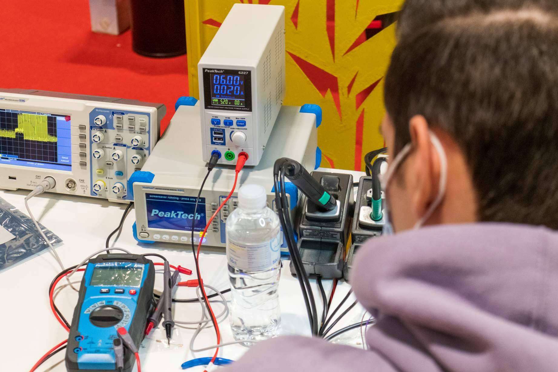 La marca PeakTech patrocina las competiciones de los skills de FP en España
