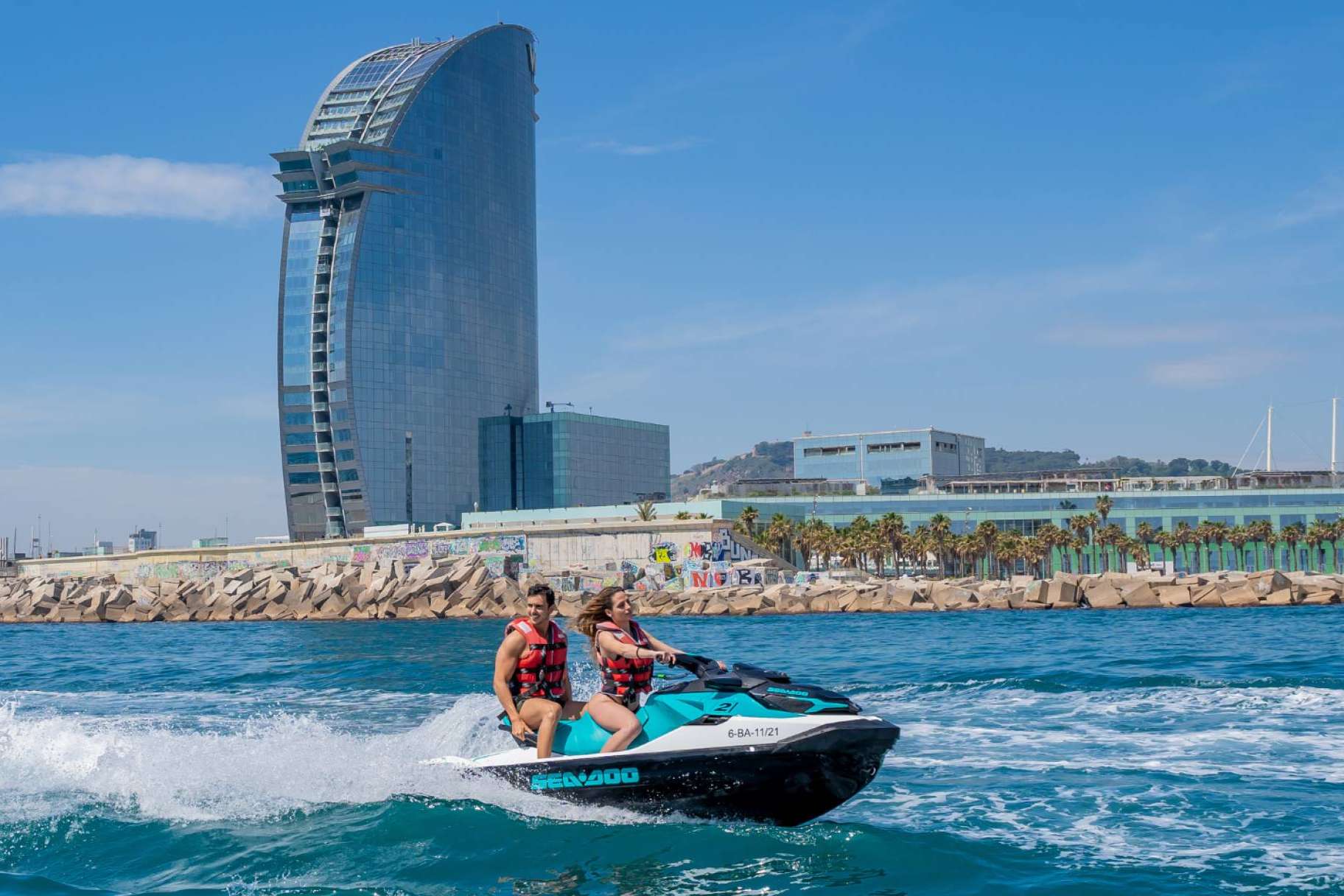 En Barcelona, JetScoot se establece como una de las empresas líderes de alquiler de motos acuáticas