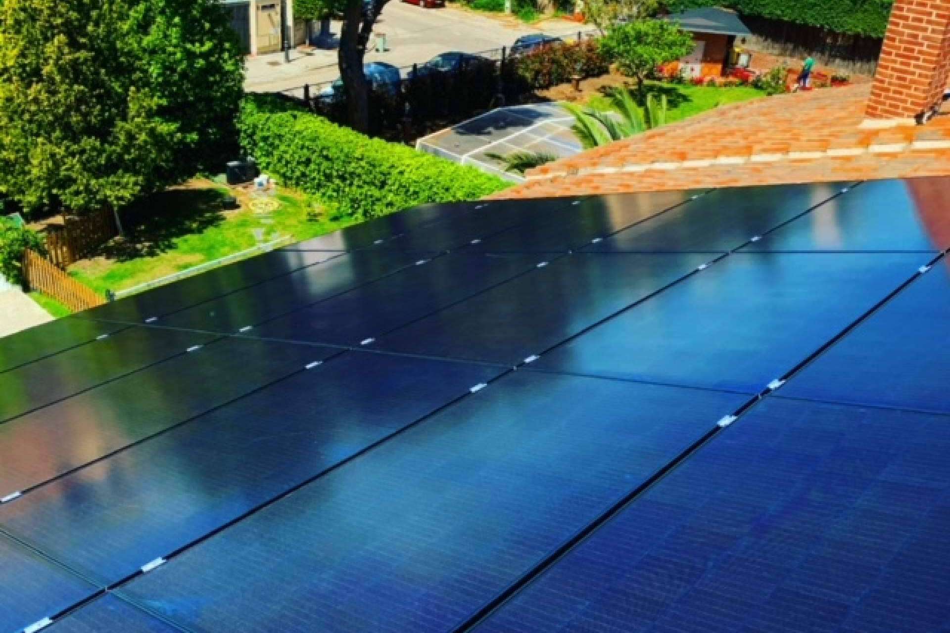 Ahorrar en la factura de la luz con la instalación de paneles solares