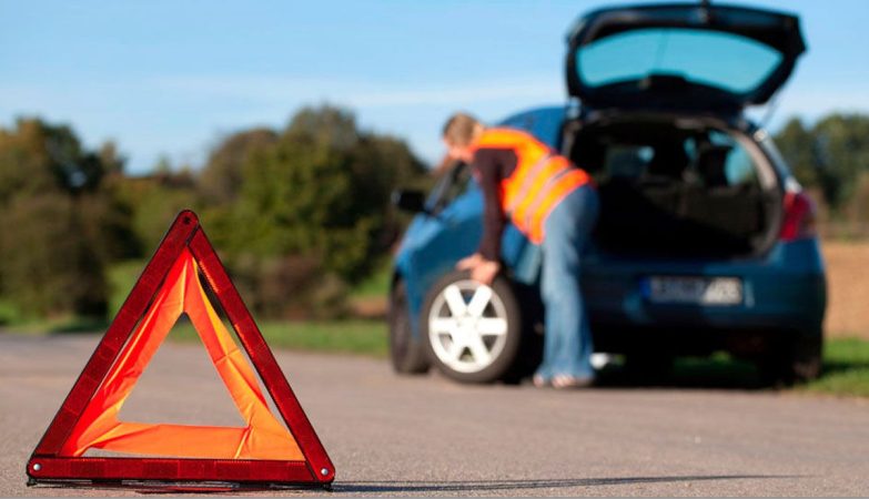 No hagas caso a la DGT: es mejor que no tires a la basura estos accesorios 31 Merca2.es los triangulos de emergencia podran ser sustituidos en julio te contamos que cambia Merca2.es