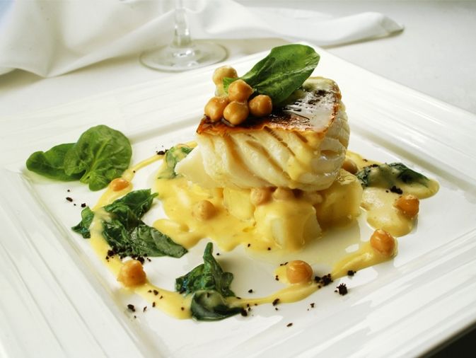 Joan Roca y su especial de merluza con crema de espinacas y avellanas