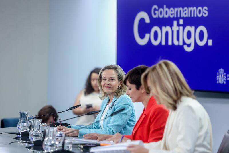 El Gobierno aprueba la bonificación de la mitad del transporte de mercancías a Ceuta y Melilla