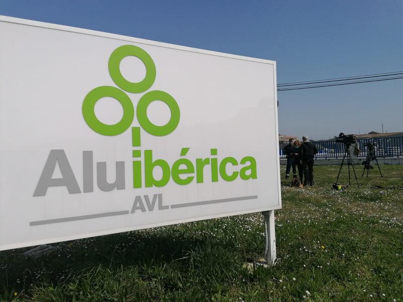 La Eurocámara da luz verde a la ayuda de 1,2 millones para recolocar despedidos en Galicia por Alu Ibérica