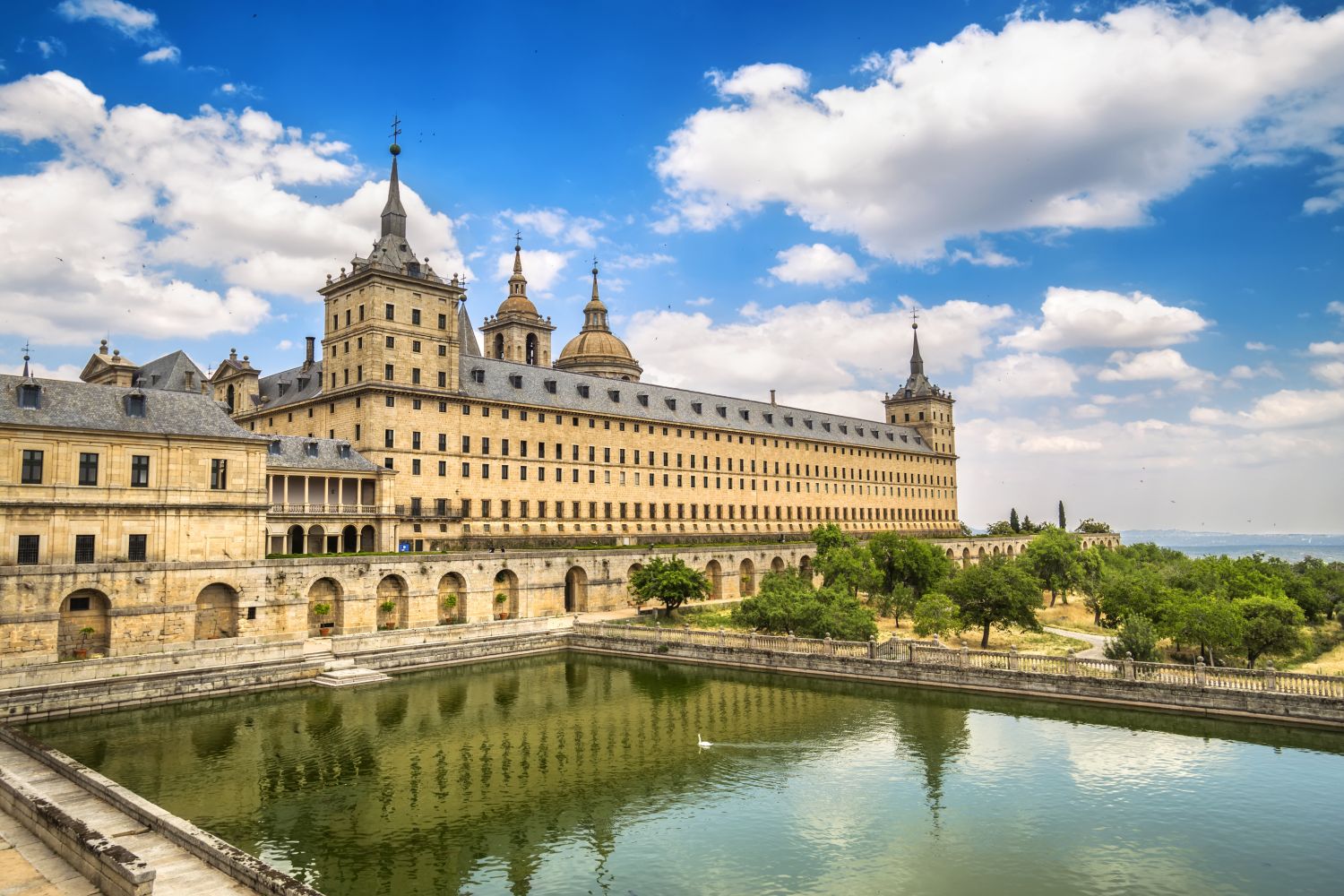 Monasterio de San Lorenzo de El Escorial, Madrid: sumérgete en la historia de España