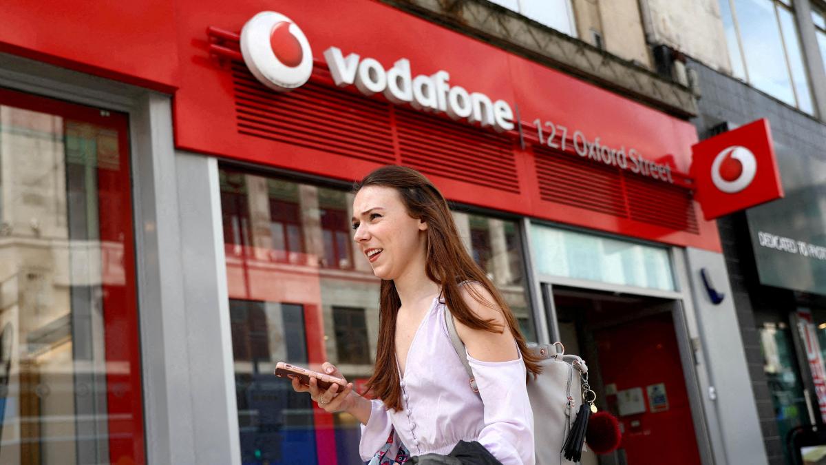 Vodafone monta un laboratorio 5G para desarrollar hologramas en la Universidad de Valencia